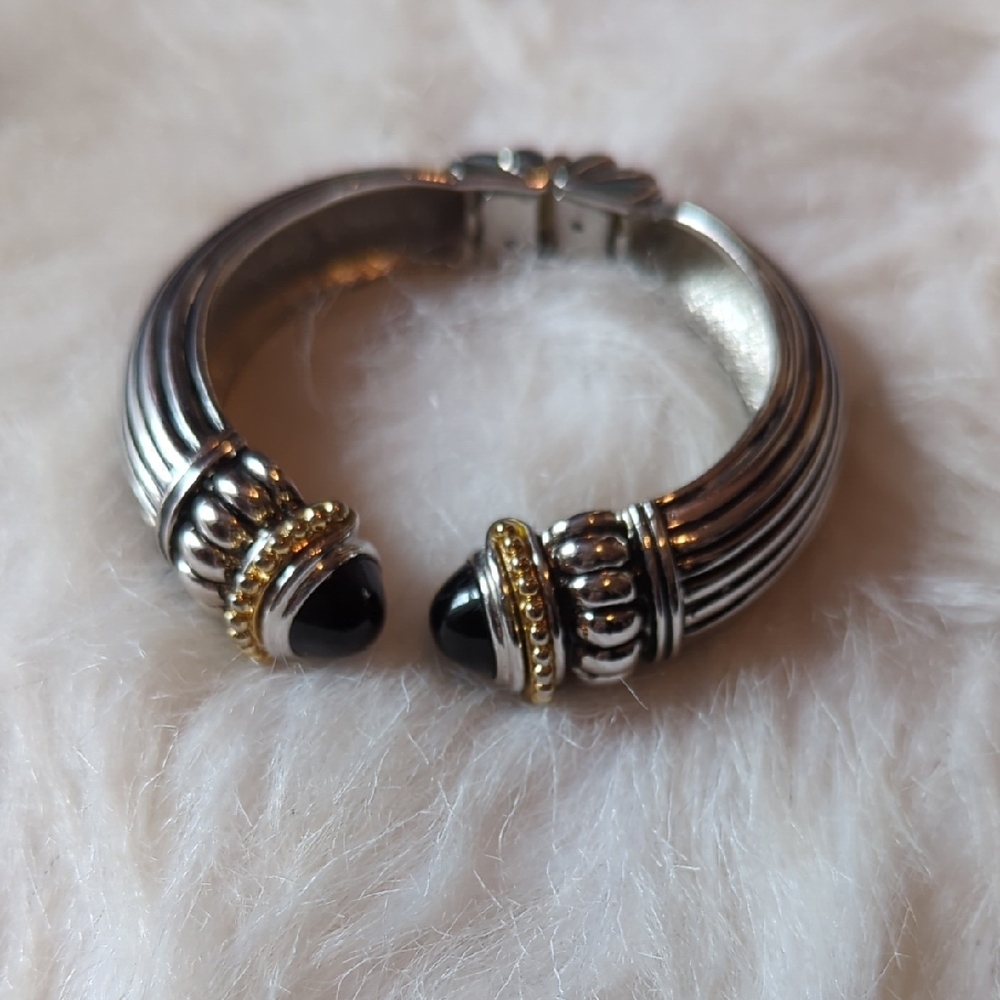 Vintage Black and Gold Women's Jewelry - Picture 3 of 4